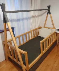 Wielofunkcyjność w zasięgu ręki: wysuwana szuflada z funkcją spania to niezastąpione rozwiązanie w pokoju rodzeństwa lub gdy odwiedzają Was goście