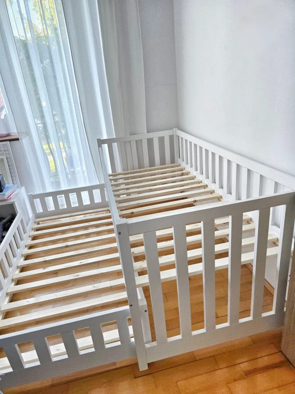 Łóżko piętrowe dla rodzeństwa - widok z boku